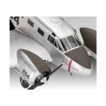 Сглобяем модел beechcraft model 18 131 части, Revell – снимка 11 от 12