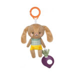 Бебешка мека дрънкалка Джени с гизалка, Taf Toys: кафяво плюшено зайче с дълги уши, карирана блузка и жълти гащички, оранжева халка отгоре и лилаво цвекло в лапичката.