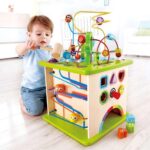 Дървен куб с 5 активности, Hape - Image 4