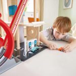 Дървена каскадна писта с гараж 3 части, Hape - Image 5