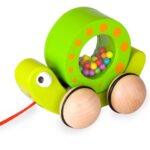 Дървена играчка Охлювче за дърпане, Classic World