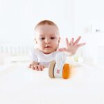 Дървена дрънкалка буталка, Hape - Image 3