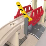 Дървена играчка Железопътен повдигащ се мост, Hape - Image 3