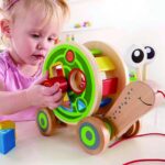 Дървена играчка за дърпане охлюв, Hape - Image 2