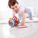 Дървена играчка за дърпане пиленце, Hape - Image 2