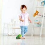 Дървена играчка за дърпане Жабка, Hape - Image 3