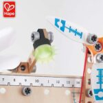 Дървена работна маса Млад изобретател 79 части, Hape - Image 12