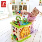 Дървен куб с 5 активности, Hape - Image 2