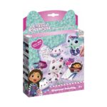 Диамантена бродерия Gabby’s Dollhouse, Totum: кутия с котешки уши и надпис „Diamond Painting“, на която Габи, бяло коте и котка русалка са обсипани с блестящи камъчета до ръка с писалка.