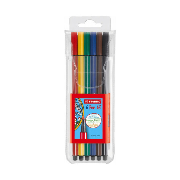 komplekt-flumasteri-pen-68-6-tsvyata-stabilo-1500 Комплект флумастери Pen 68, 6 цвята, Stabilo: тесен прозрачен калъф със закачалка, в който шест писалки от червено до черно стоят зад малко етикетче „6 Pen 68“.