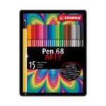 Комплект флумастери Pen 68 Arty метална кутия, 15 цвята, Stabilo: черен плосък капак с дъгова шарка като пламък, редица цветни капачки и жълт флумастер по левия ръб.
