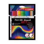 Комплект флумастери Pen 68 Brush Arty, 18 цвята, Stabilo: черна картонена опаковка с дъгова вълна, редица пъстри капачки отгоре и бял флумастер с връх четка по левия ръб.