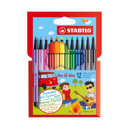 Комплект флумастери Pen 68 Mini, 12 цвята, Stabilo: червено-синя кутия с рисунка на деца с китара край огън и червен бус под редица къси писалки.