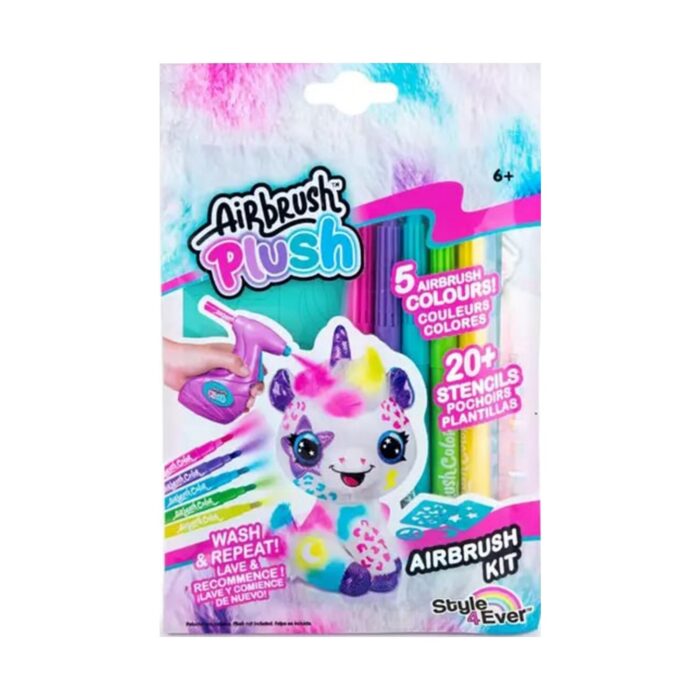 komplekt-markeri-i-shabloni-za-aerograf-25-chasti-canal-toys-1500 Комплект маркери и шаблони за аерограф, 25 части, Canal Toys: бяло-розова опаковка с плюшен еднорог под струя от помпичка, пет пъстри маркера и надписи „Airbrush Plush“ и „20+ Stencils“.