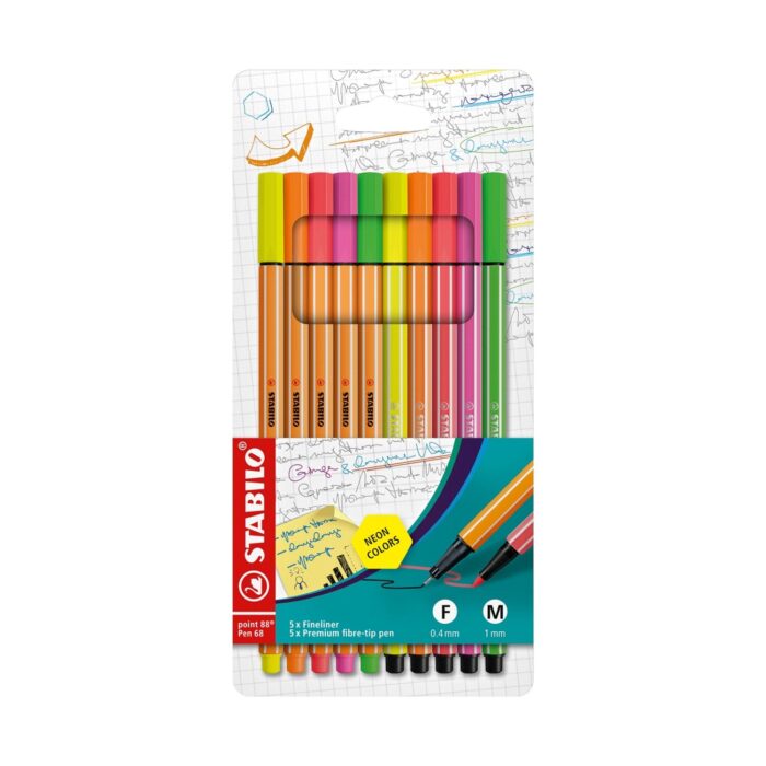 komplekt-markeri-point-88-pen-68-neon-10-broya-stabilo-1500 Комплект маркери Point 88/Pen 68 Neon, 10 броя, Stabilo: картон с карирана тетрадка, пет тънкописеца в оранжево райе и пет по-дебели неонови флумастера с жълт стикер „NEON COLORS“ на тюркоазения етикет.