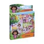 Комплект стикери Дора, 4 части, Totum: фигурна кутия с прозорче към пъстри лъскави листа с героинята и маймунката ѝ, тропическа гора и два оранжеви надписа „Sticker Set“.