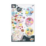 Комплект стикери Лято, Buki France: пъстра опаковка „+200 stickers“ с палми, фламинго, сладоледи, плажен чадър и пояси, три кръга с пухкави, златни и цветни образци и пет листа в ъгъла.