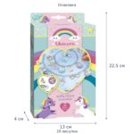 Кутията с гривни и висулки Totum Unicorn на бял фон, с линии за размерите на опаковката.