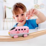 Междуградски локомотив с батерия розов, Hape - Image 4