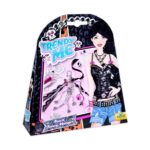 Модерни висулки Trendy Me, Totum: черно-розова кутия „Rock Fancy Hanger“ с ключодържател със скелетче, черна дантела и панделки и момиче с черна коса в корсет и дънкови шорти.