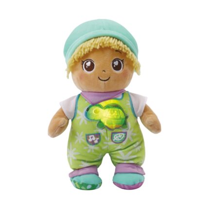Моята първа кукла момиче, VTech: мека кукла с ментова шапка и руса коса от прежда в зелен гащеризон на цветя със светеща костенурка на гърдите.