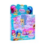 Мозайка Shimmer Shine, Totum: синя кутия „Twinsies Ironing Beads“ със Шимър и Шайн, фигура на джинче от сини и жълти мъниста и розова основа с шипчета сред пръснати пъстри мъниста.