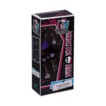 Обеци Monster High, Totum: висока черна кутия с розово лого с череп и надпис „Freaky Earrings“, лилаво перо, кукички и висулки с черепчета на тъмен фон.