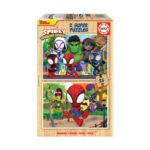 Пъзел Спайдърмен и неговите приятели, 2 х 25 части, Educa: кутия „Spidey and His Amazing Friends“ на светъл фон с Хълк, Черната пантера и малките паяци пред шарени къщи и с героя в червено срещу Зеления гоблин и злодейка с механични пипала в парка.