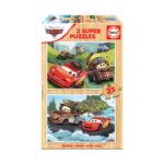 Пъзел за деца Cars, 2 х 25 части, Educa: кутия „2 Super Puzzles“ с червена състезателна кола и ръждив влекач на хълм и сред бурна река и жълто парченце с цифрата 25.