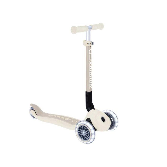 sgievaema-eko-trotinetka-s-3-kolela-globber-junior-foldable-lights-eco-cviat-kokos-692a7738e3e41 Еко тротинетка Junior Foldable Lights кокос, Globber
