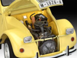 Подаръчен сглобяем модел James Bond Citroen 2 CV 108 части, Revell - Image 5