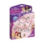 Шармантни гривни Принцеси, Totum: розово-лилава кутия „Puffy Charm Bracelets“ с две верижки, бели обли висулки с лицата на героините на Disney и техни портрети по ъглите.