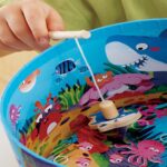 Магнитна игра за риболов Спаси моретата 2 в 1, Hape - Image 2