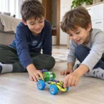 Две деца играят със сглобената кола от STEM Конструктор Creator 10 в 1