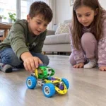 Момче и момиче играят с колата от STEM Конструктор Creator 10 в 1