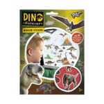 Стикери за стъкло Динозаври 45 броя, Totum: зелена опаковка „Dino Forever Window Stickers“ с момче, което лепи динозаври и вулкан по прозореца на кола, и зъбат тиранозавър в ъгъла.