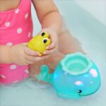 Светеща играчка за баня Кит с фигурка, Battat - Image 4