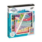 Тетрадка с диаманти Делфин, Totum: тюркоазена кутия „Diamond Painting Journal“ с корица от пъстри вълни камъчета в червено, жълто и синьо и розова писалка.