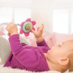 Въртяща бебешка дрънкалка и гризалка розово, Infantino - Image 2