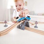 Влакова композиция с 8 фигури за безопасност, Hape - Image 3