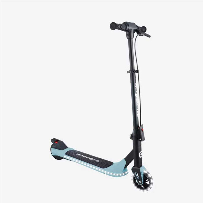 759-200 Електрическа тротинетка със светеща платформа и колела GLOBBER E-MOTION 8 - пастелно синя