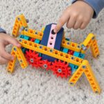 дете тества сглобен модел от конструктора Техно Чудо