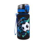 Детска бутилка за вода CoolPack Brisk в черно със син капак, футболна топка и сини пръски