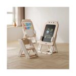 Дъската за рисуване Feelkids в бежово и столчето в стая: страна с цветен конструктор и черна страна с рисунки