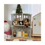 Зелени модули Feelkids, изправени като етажерка с плюшени играчки и книжки в детска стая