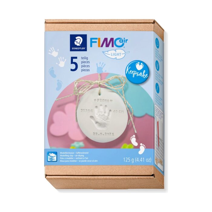 Самосъхнеща глина Fimo Air Keepsake в картонена кутия с медальон с отпечатък от детска ръчичка Самосъхнеща глина Fimo Air Keepsake в картонена кутия с медальон с отпечатък от детска ръчичка