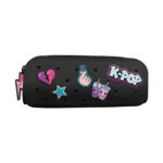 Силиконов несесер за училище CoolPack K-pop Dark в черно, с цветни значки: сърце, звезда, бъбъл чай и надпис K-POP