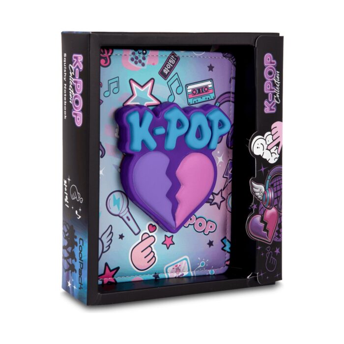 Скуиши тефтер CoolPack K-pop Bright в подаръчна кутия, с меко сърце в лилаво и розово и надпис K-POP на корицата Скуиши тефтер CoolPack K-pop Bright в подаръчна кутия, с меко сърце в лилаво и розово и надпис K-POP на корицата