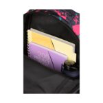 Основното отделение на раницата CoolPack Basic Plus K-pop Dark с тетрадки и бутилка вътре