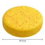 Жълт butter скуиши диск с червени пръски на бял фон, с линия за диаметър 10 см.